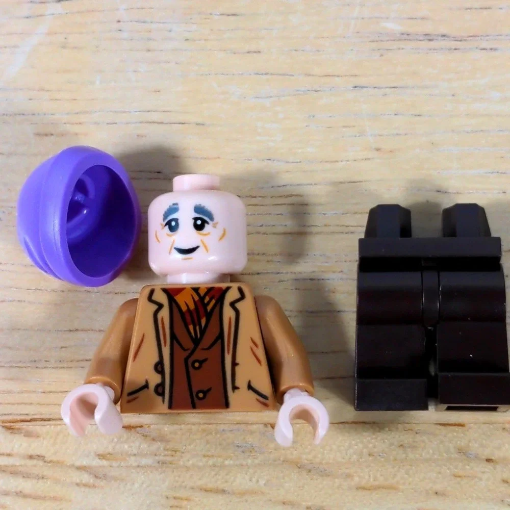 LEGO Minifigure Brown Jacket Purple Beanie City‎ Streetwear Y2K Excellent
